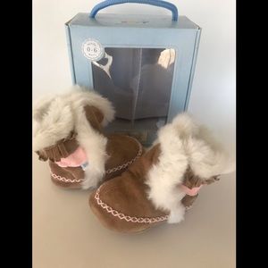 Robeez girls soft soles size 0-6 booties shoes